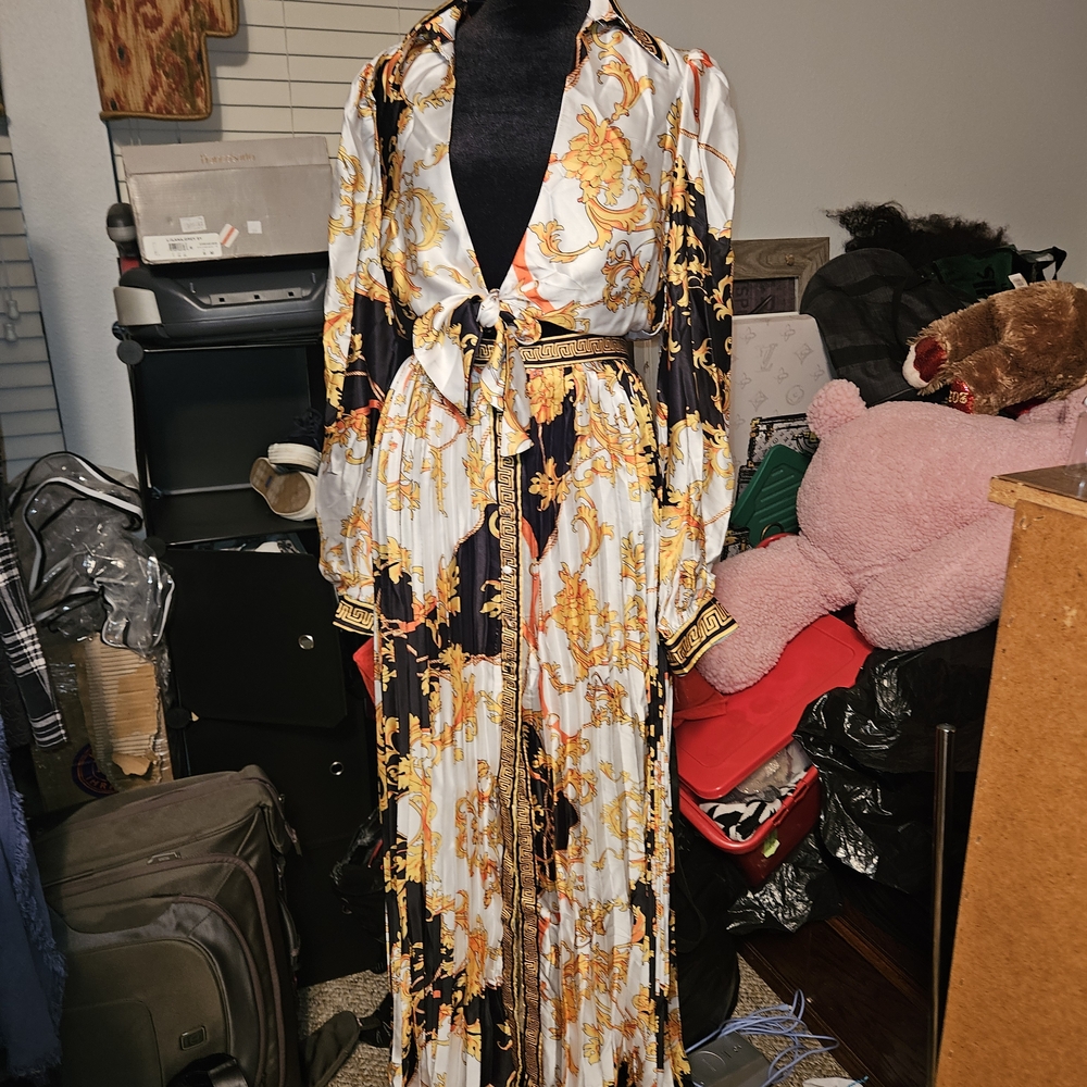 L'ATISTE Black and Gold Long Sleeve Dress - Picture 4 of 4